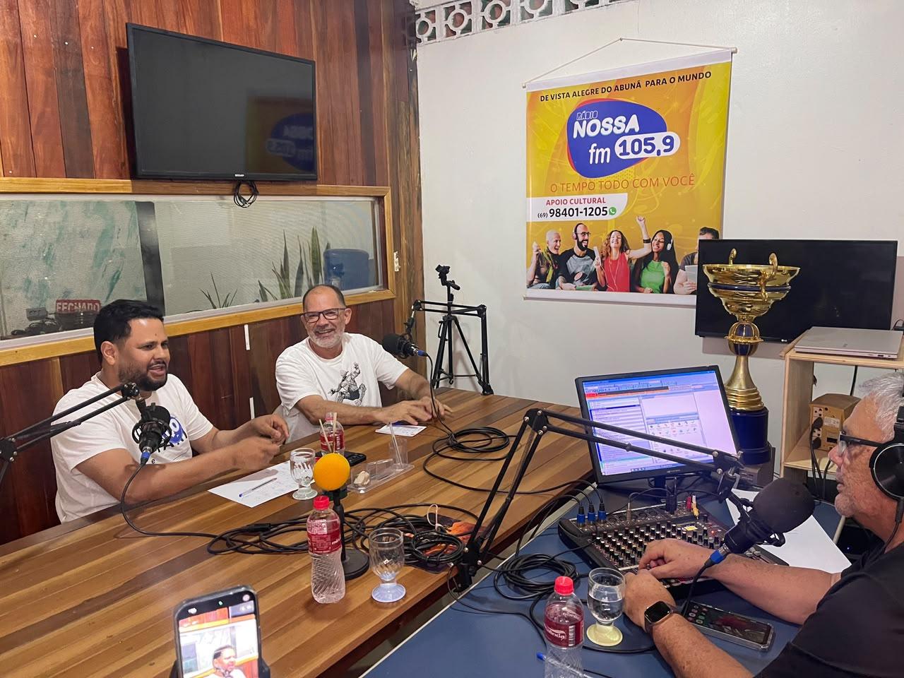 Samuel Costa participa de entrevista na Rádio Nossa 105.9 FM, em Vista Alegre do Abunã