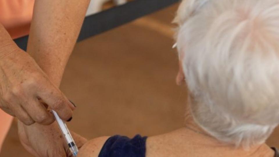 Saúde - Vacina pneumo20 vai ser ofertada para quem tem mais de 85 anos