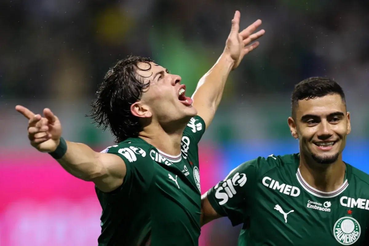 Futebol - Interino do Corinthians defende Memphis e fala sobre chegada de Seedorf