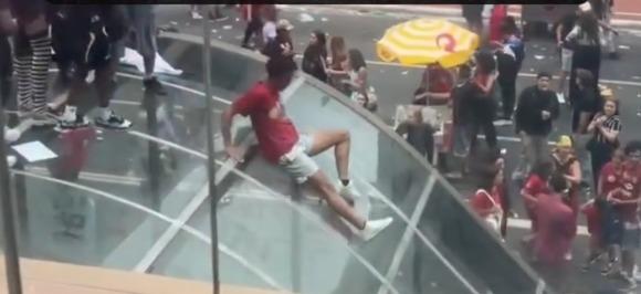 Arruaça na Paulista - Ato pró-Lula em São Paulo acaba em vandalismo no metrô