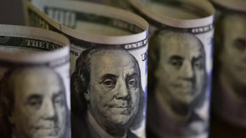 Brasil - Dólar abre em alta de 0,65%, acima de R$ 5