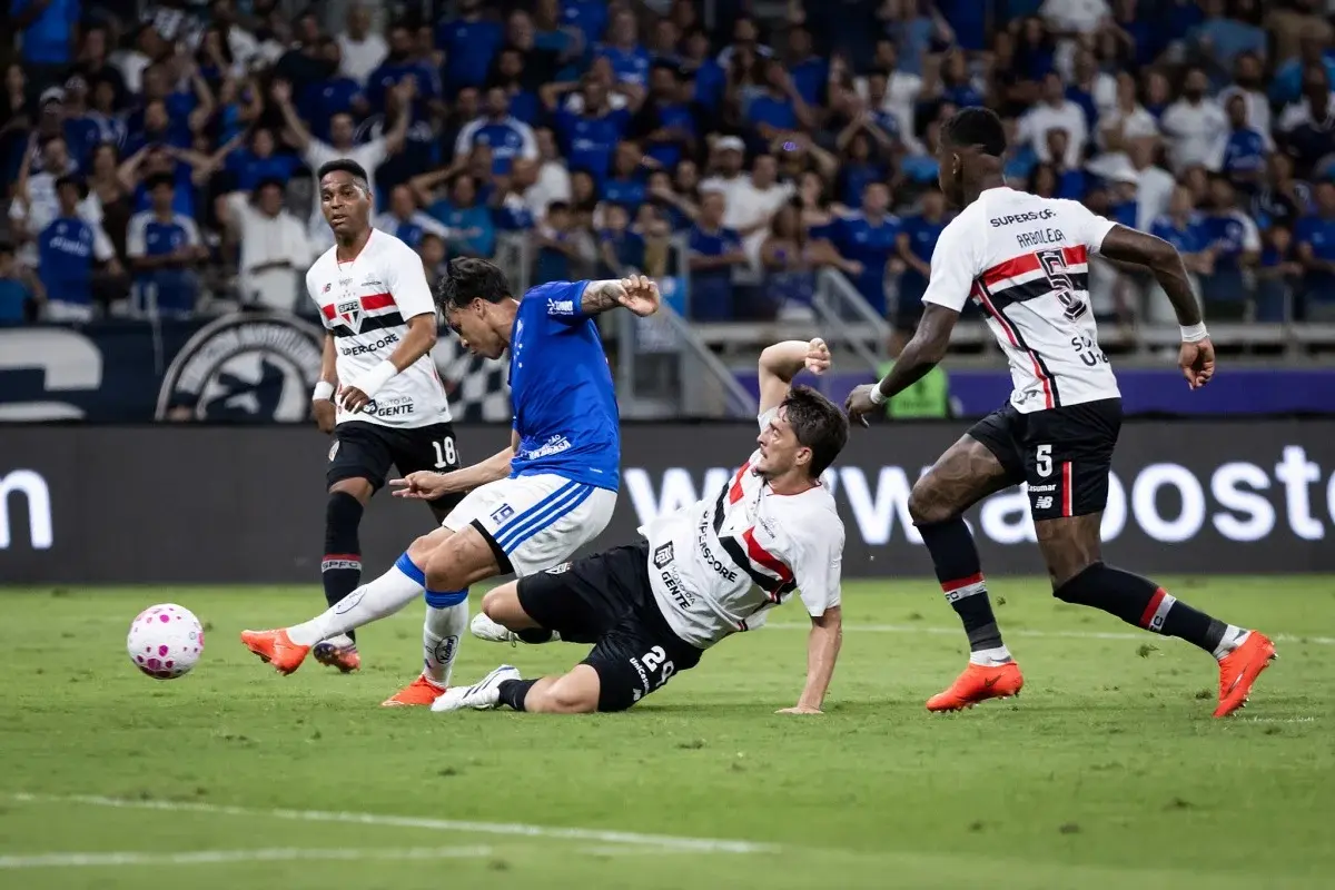 Brasileirão: Cruzeiro assume a liderança do returno; Corinthians é o último