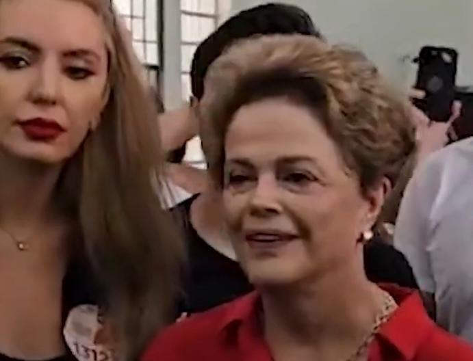 Constrangimento - VÍDEO - Dilma é vaiada ao chegar para votar em Minas Gerais
