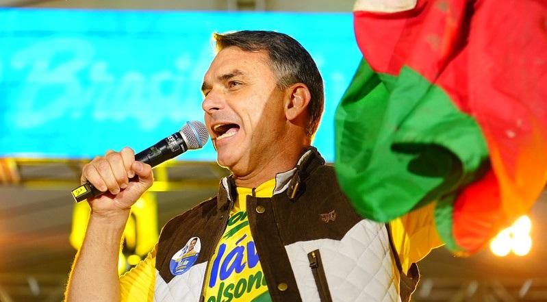 Desconfie - Datafolha decide não errar sozinho e repete números da Quaest: 51% para Flávio, 49% para Lula