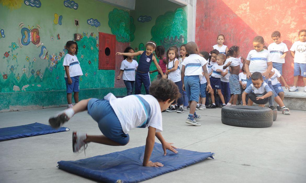 Educação - Escolas públicas têm até sábado para regularizar pendências com FNDE