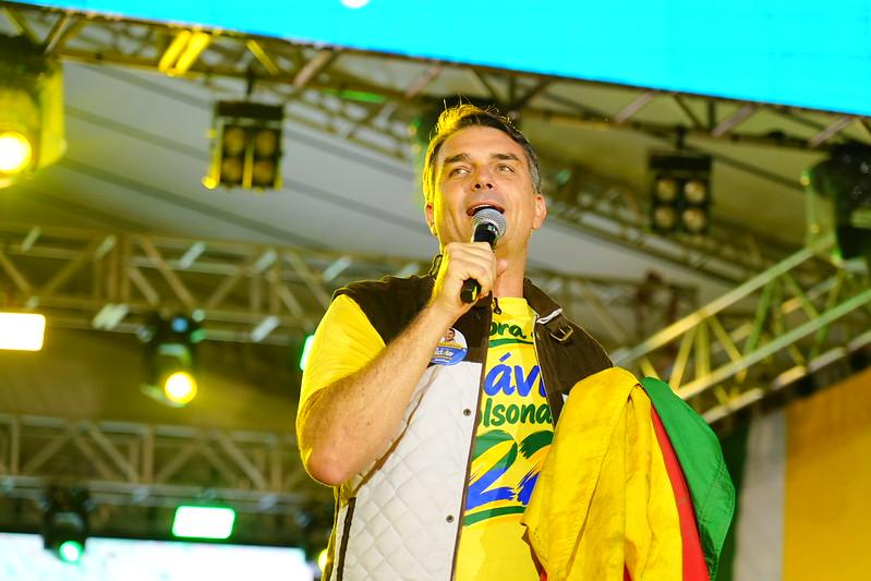 Eleições 2026 - Flávio lidera por 51,1% a 48,9% dos votos válidos, aponta pesquisa Atlas/Bloomberg