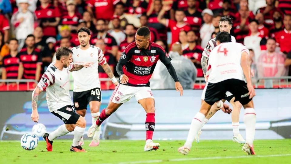 Futebol -  Muslera brilha nos pênaltis, e Estudiantes elimina Flamengo da Libertadores