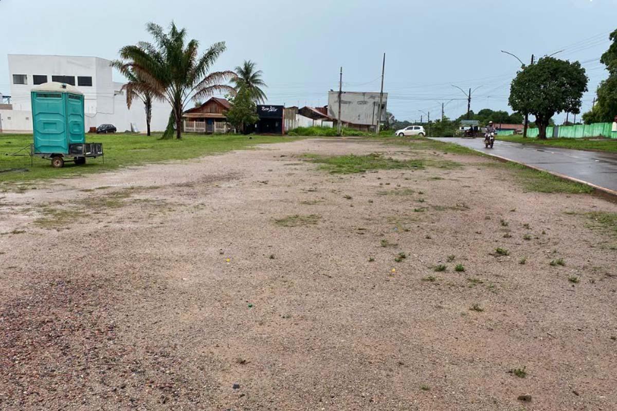 INFRAESTRUTURA - Prefeitura de Rolim de Moura assina Ordem de Serviço para pavimentação da Feira do Beiro Rio