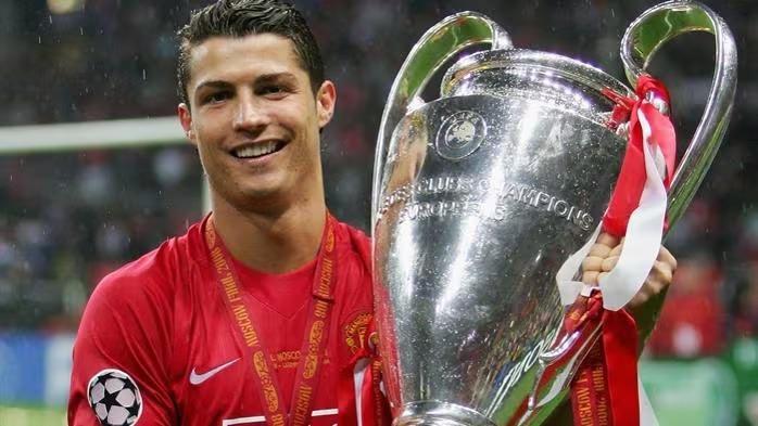 MAIOR AUGE - Ano perfeito de Cristiano Ronaldo em 2008 é eleito o maior da Bola de Ouro