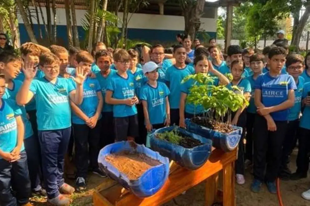PIMENTA BUENO - Alunos da Escola Lairce Santiago Maina participam de atividades de Educação Ambiental no Hoto Municipal