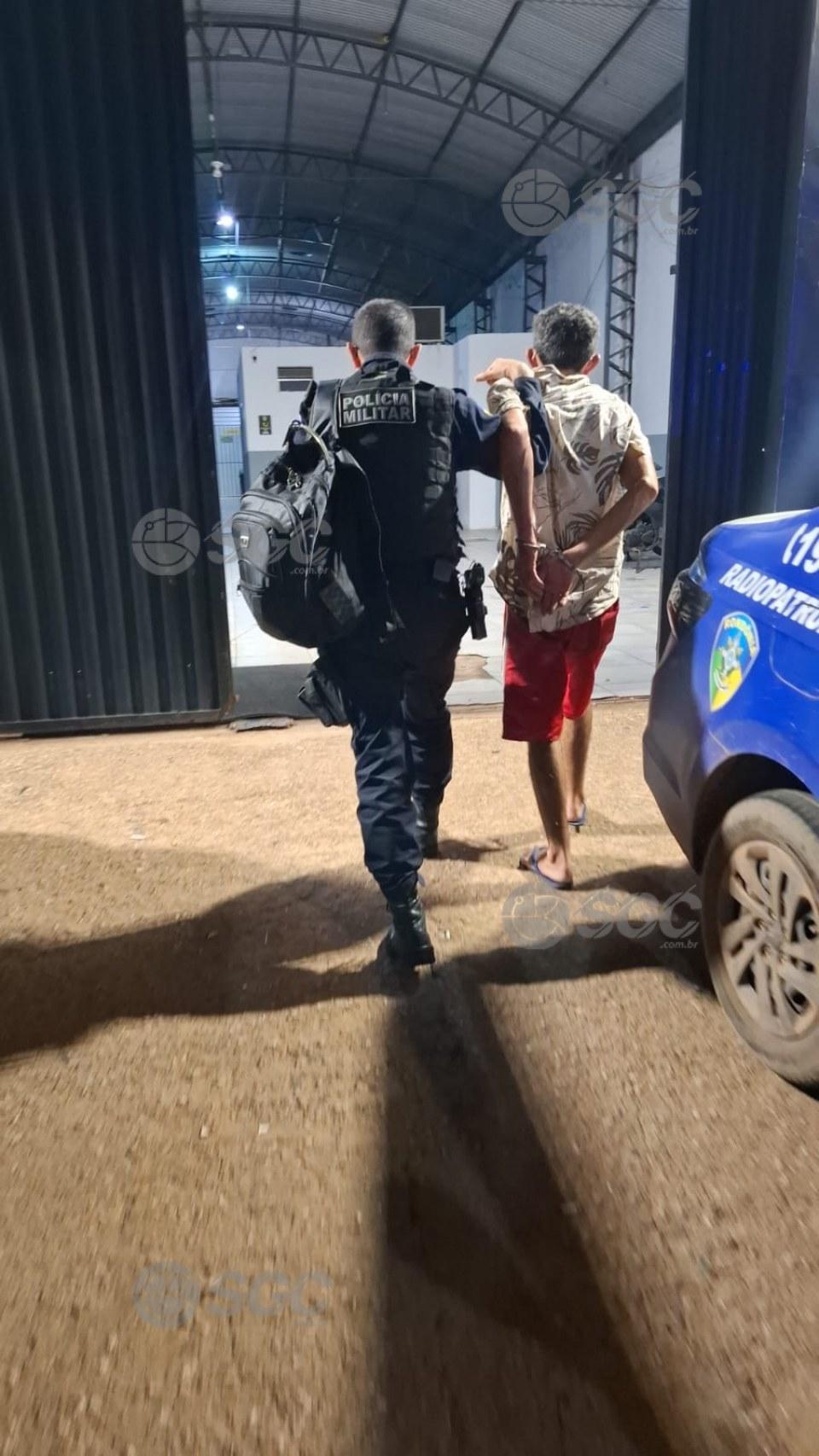 Plantão de Polícia - Homem ameaça irmã de morte, resiste a prisão e acaba preso no bairro Nova Esperança