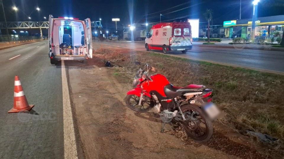 Plantão de Polícia - VÍDEO: Motociclista fica em estado gravíssimo após acidente na BR-364 em Rondônia