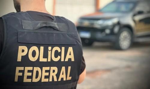 Polícia - Trator é flagrado saindo de terra indígena e PF apreende caminhão com madeira em Nova Mamoré