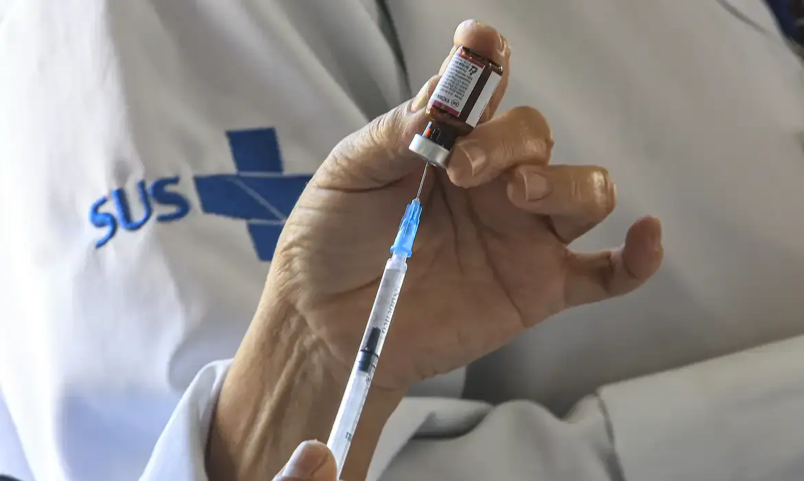 Saúde - Meningite: quatro cidades do Rio ofertam vacina a pessoas até 24 anos