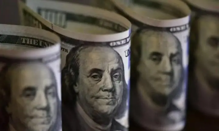 Brasil - Dólar abre a R$ 5,40, de olho no valor do petróleo e no mercado externo