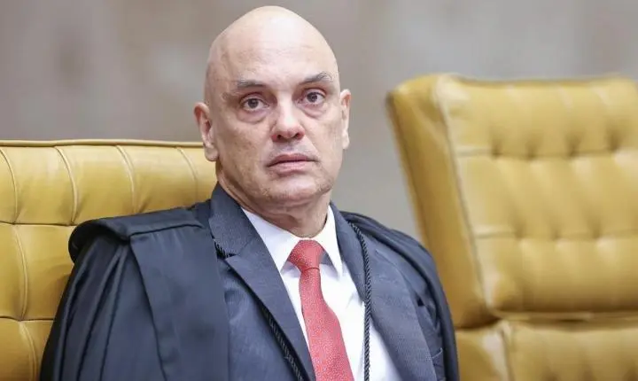Canetada - Moraes confisca passaportes de Flávio e proíbe contato com advogado investigado