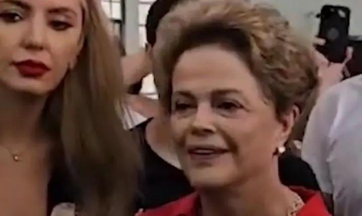 Constrangimento - VÍDEO - Dilma é vaiada ao chegar para votar em Minas Gerais