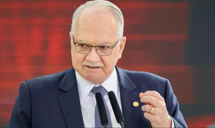 DECISÃO JUDICIAL - Fachin arquiva inquérito contra Eduardo Bolsonaro no STF