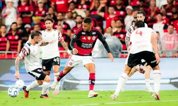 Futebol -  Muslera brilha nos pênaltis, e Estudiantes elimina Flamengo da Libertadores