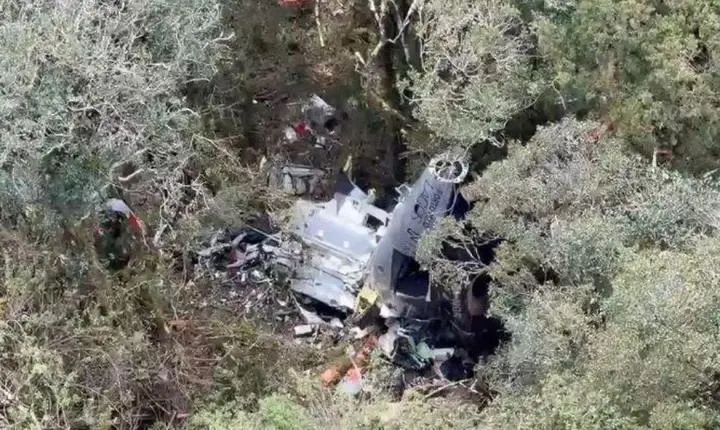 Geral - Bombeiros encontram helicóptero com corpo do cantor Rick