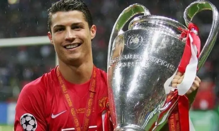 MAIOR AUGE - Ano perfeito de Cristiano Ronaldo em 2008 é eleito o maior da Bola de Ouro