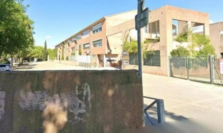 Mundo - Adolescente de 14 anos atira em diretor e professora em escola