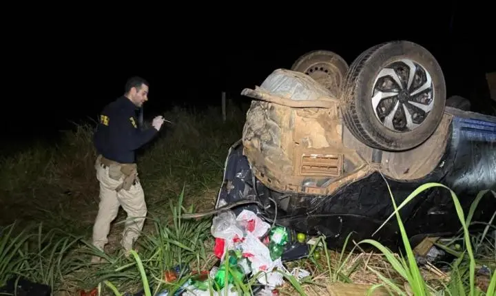 Polícia - Capotamento na BR-364 deixa uma mulher morta e outras duas pessoas gravemente feridas