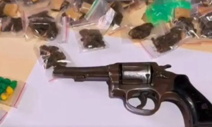  Polícia - Polícia Civil prende mulher e apreende arma e drogas em São Francisco do Guaporé