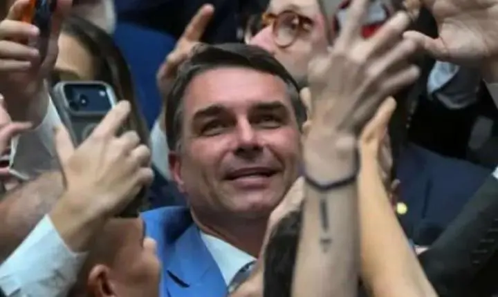 Política - VÍDEO - Candidato do PT em 2026 surpreende, fura a bolha, e declara voto em Flávio (veja o vídeo)