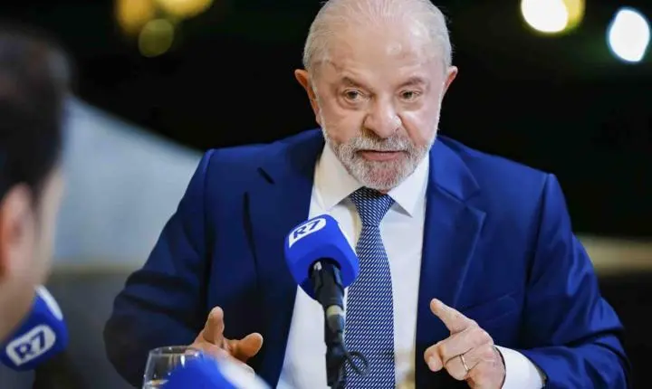 Sem limites - Lula flerta com crime eleitoral distribuindo dinheiro e perdoando dívidas a 12 dias da eleição