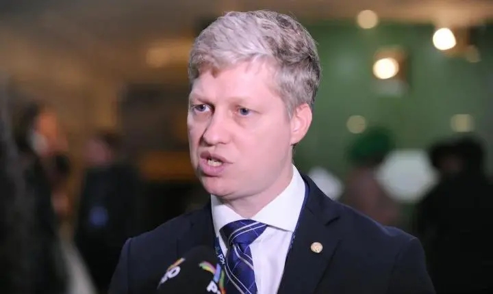 Trapalhada - Marcel van Hattem pede impeachment de Cristiano Zanin no Senado