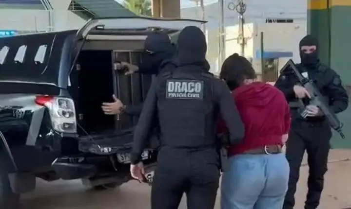 VAI MOFAR NA CADEIA - Vídeo mostra ‘chefona’ do CV, condenada a mais de 260 anos de prisão, chegando a MT
