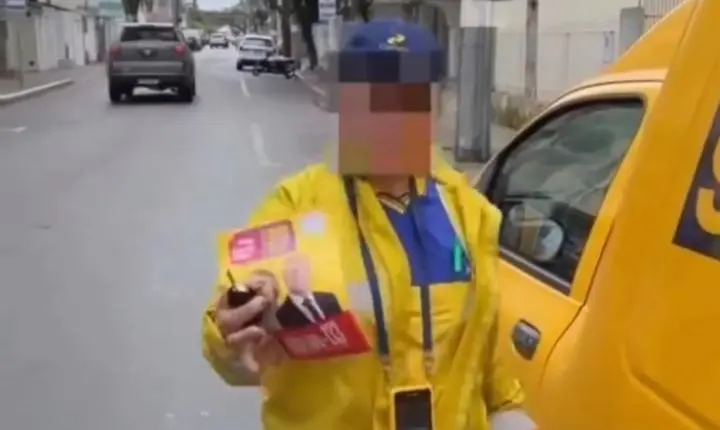 Veja os vídeos - Crime eleitoral: Carteiros são flagrados distribuindo propaganda de Lula e candidatos do PT