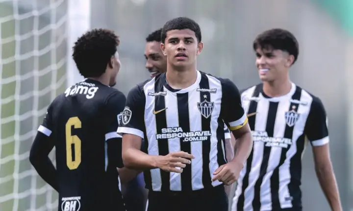 Futebol -  Vídeo - Jogador do Atlético-MG, Índio faz gol do meio de campo contra Cruzeiro