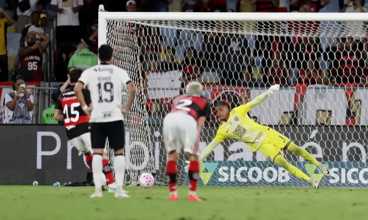 Futebol -  Gol nos acréscimos assegura Flamengo na liderança do Brasileirão